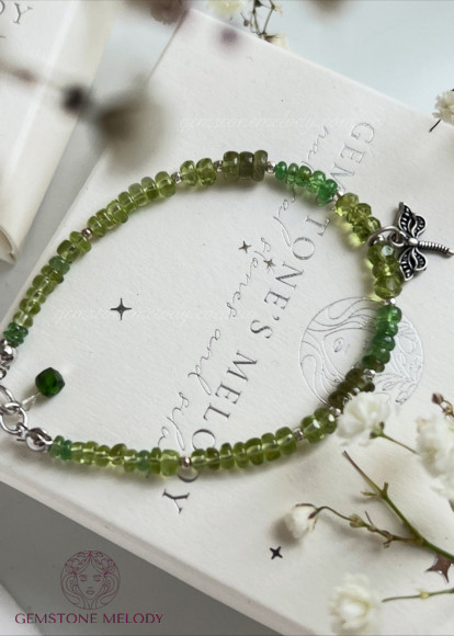 Браслет з зелених натуральних каменів 