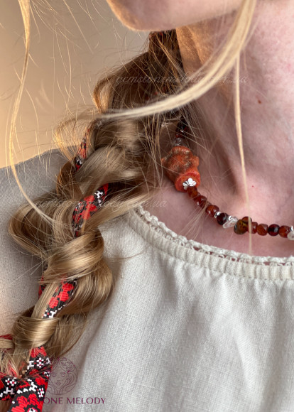 Прикраса на шию в українському етно-стилі з міксу натуральних каменів