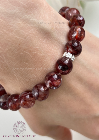 Гематитовий кварц, кварц з гематитом всередині 