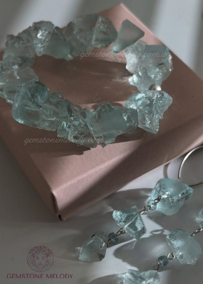 Браслет з аквамарином необробленої форми