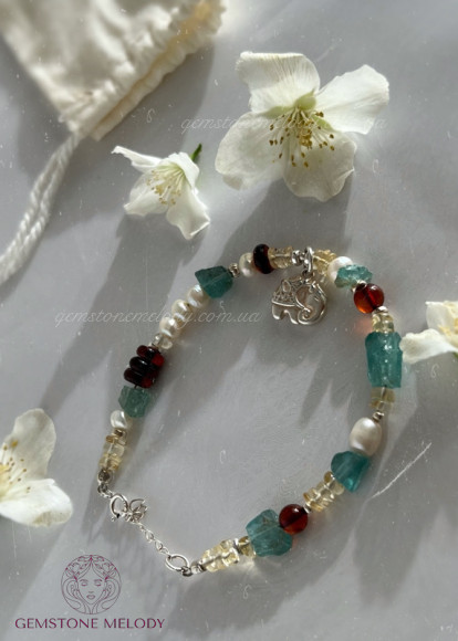 Браслет з натуральних каменів, з підвіскою слон