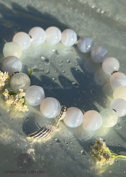 Браслет з блакитним мереживним агатом, з підвіскою зі срібла - крилом 