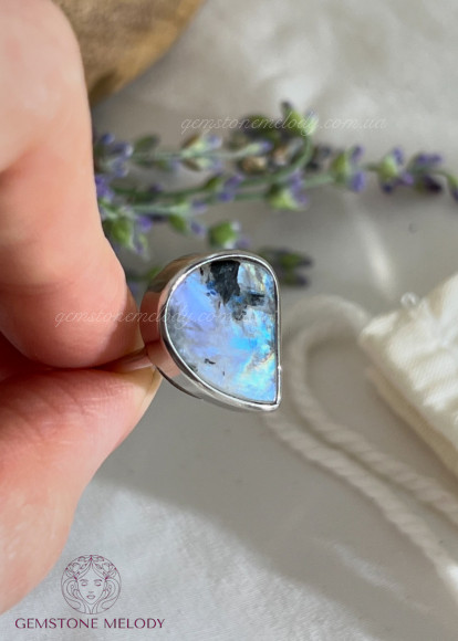 Каблучка з місячним каменем