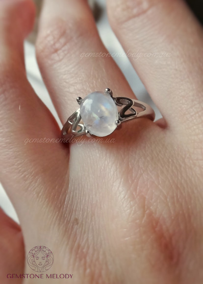 Кольцо с лунным камнем 