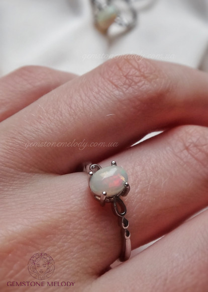 Кольцо с опалом 