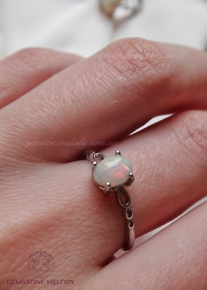 Кольцо с опалом 