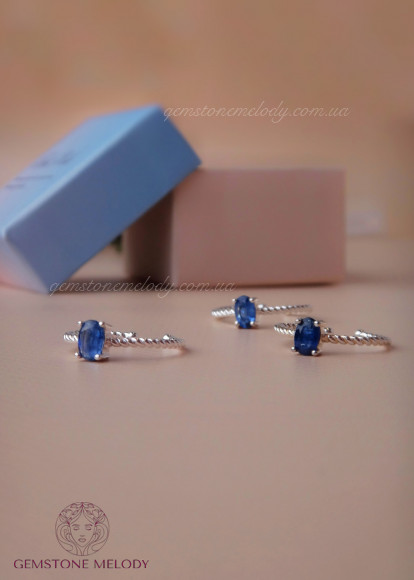 Кольцо из серебра с кианитом 