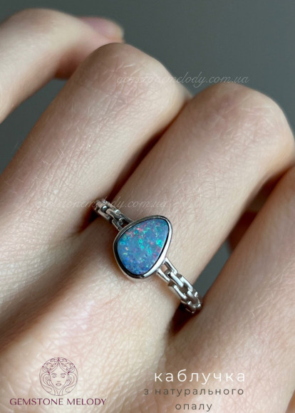 Срібна каблучка з опалом