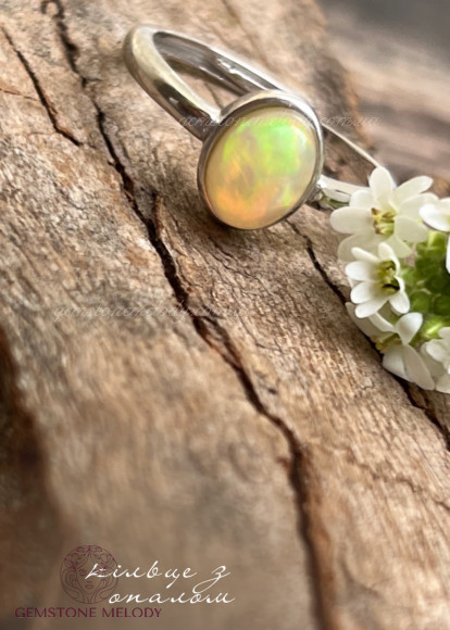 Кільце з опалом ,  зі срібла