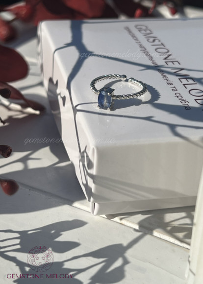 Кільце з кіанітом