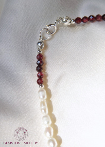 Кол'є з перлин та гранату