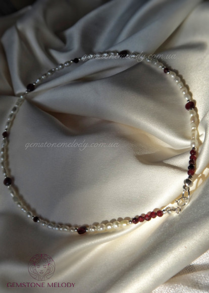 Кол'є з перлин та гранату