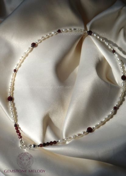 Кол'є з перлин та гранату