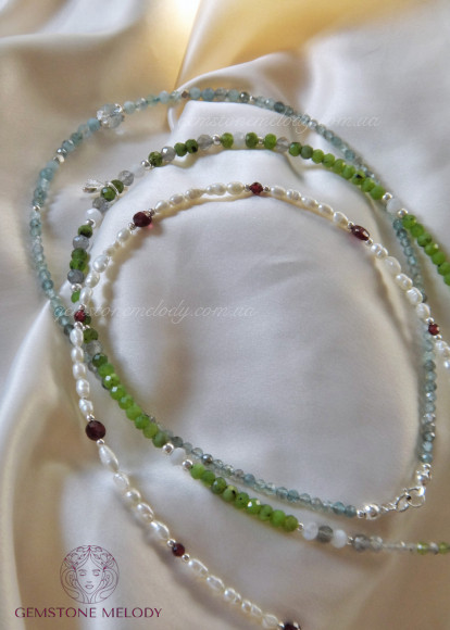 Колье из нефрита и лабрадора 