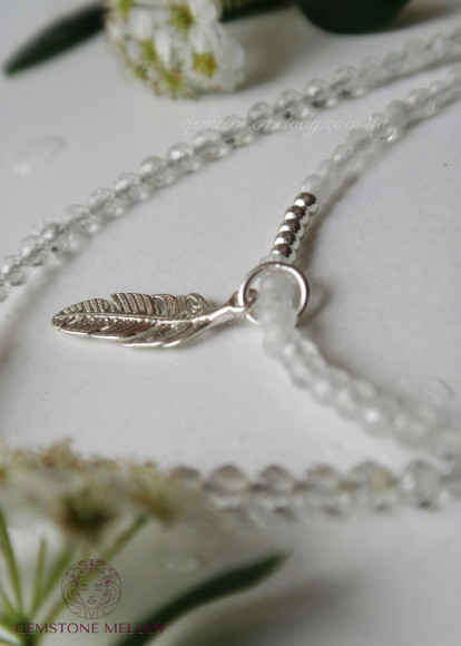 Колье из лунного камня 