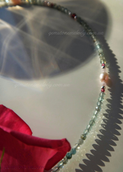 Колье из апатита 