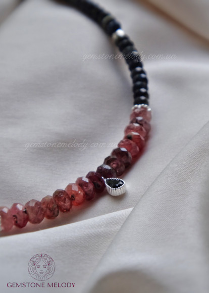 Колье из шпинели и соколиного глаза