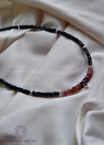 Колье из шпинели и соколиного глаза