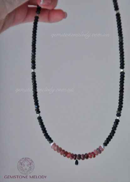 Колье из шпинели и соколиного глаза