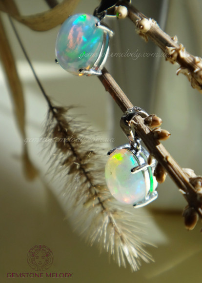 Подвеска с благородным опалом 