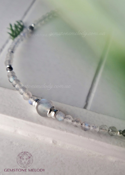 Колье из лабрадора 