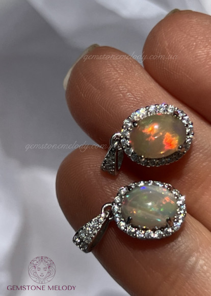 Срібна підвіска з опалом