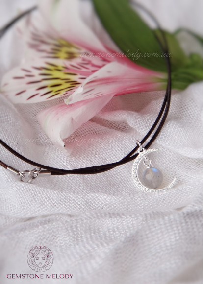 Подвеска " Месяц " с натуральным камнем на шнурочке c1011