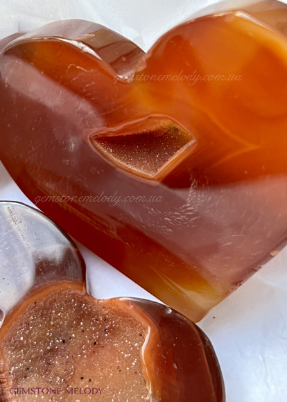 Мінерали у формі серця, з халцедону , серце з агату, сердоліка, сардонікса