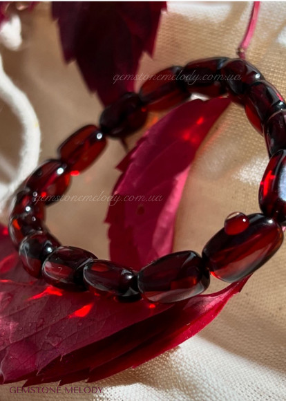 Браслет з вишневим бурштином
