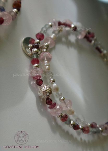 Різнокольоровий браслет з натуральних каменів 