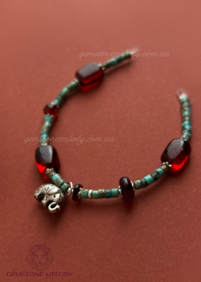 Браслет з бірюзи, бурштину, з підвіскою слон