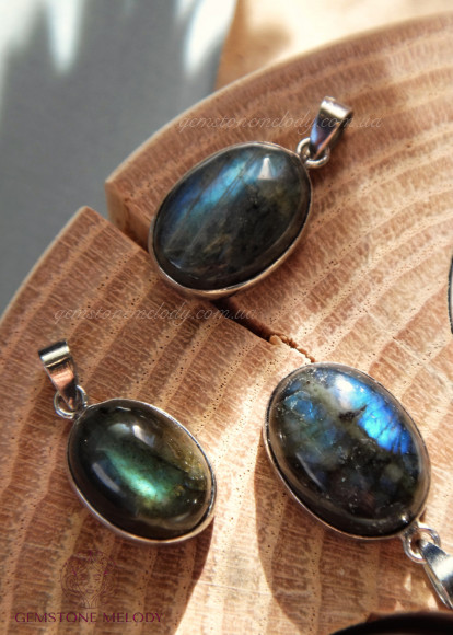 Підвіска з лабрадором