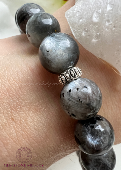 Браслет з чорним сонячним каменем