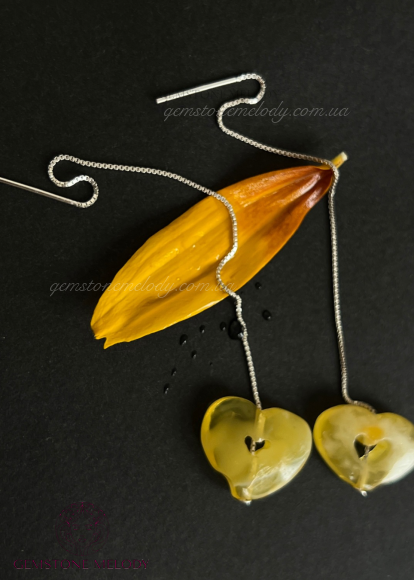 Сережки з бурштиновим серцем