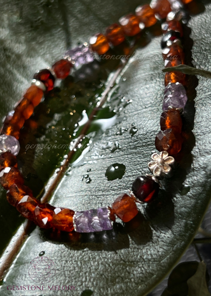 Браслет з гранатом