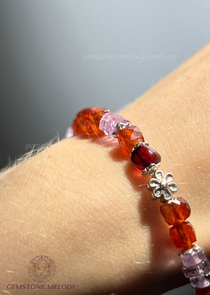 Браслет з гранатом