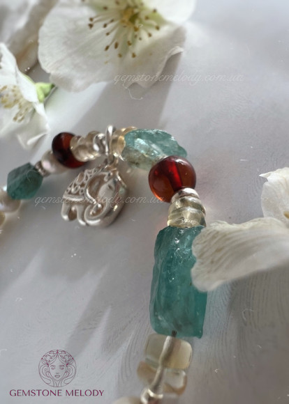 Браслет з натуральних каменів, з підвіскою слон