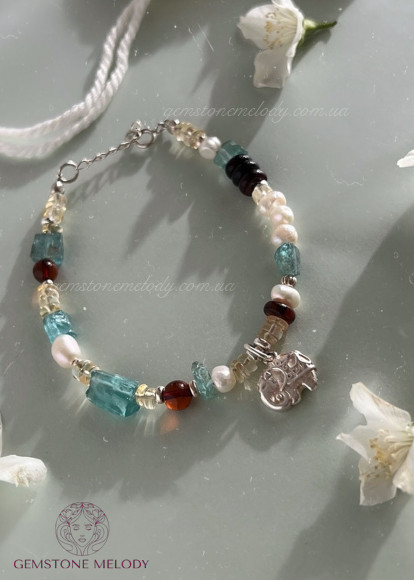 Браслет з натуральних каменів, з підвіскою слон