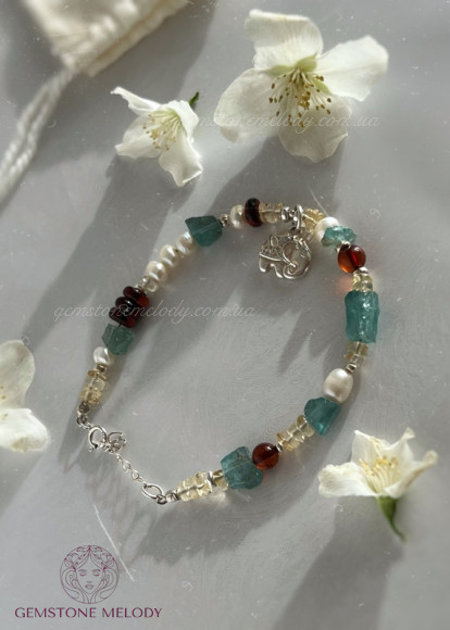 Браслет з натуральних каменів, з підвіскою слон