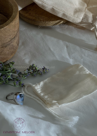 Каблучка з місячним каменем