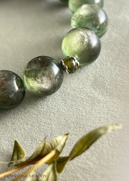 Браслет з зеленим лепідолітом