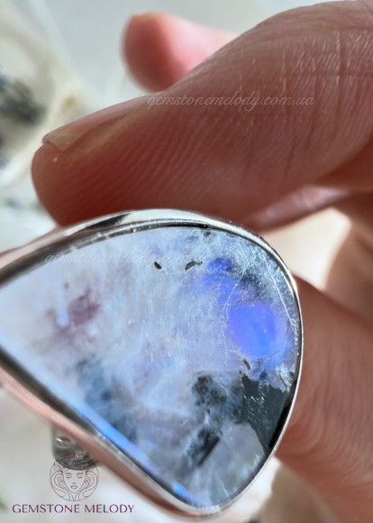 Каблучка з місячним каменем