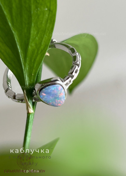 Срібна каблучка з опалом