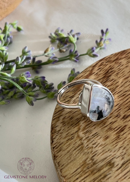 Каблучка з місячним каменем