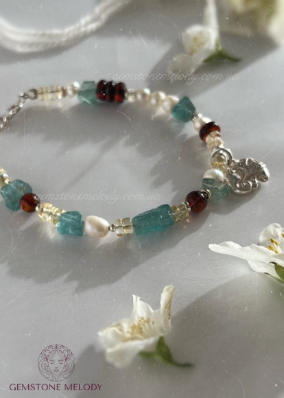 Браслет з натуральних каменів, з підвіскою слон