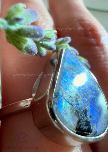 Каблучка з місячним каменем