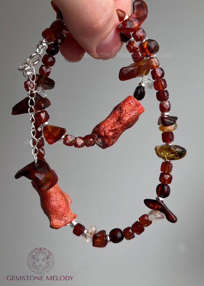 Прикраса на шию в українському етно-стилі з міксу натуральних каменів