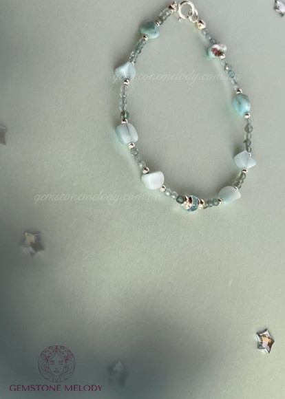 Тоненький браслет з блакитних каменів