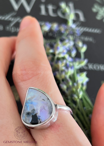 Каблучка з місячним каменем