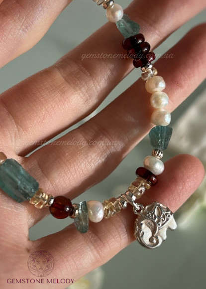 Браслет з натуральних каменів, з підвіскою слон